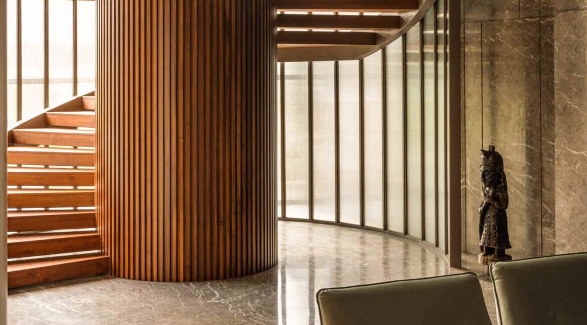 3.Glass gilded staircase
