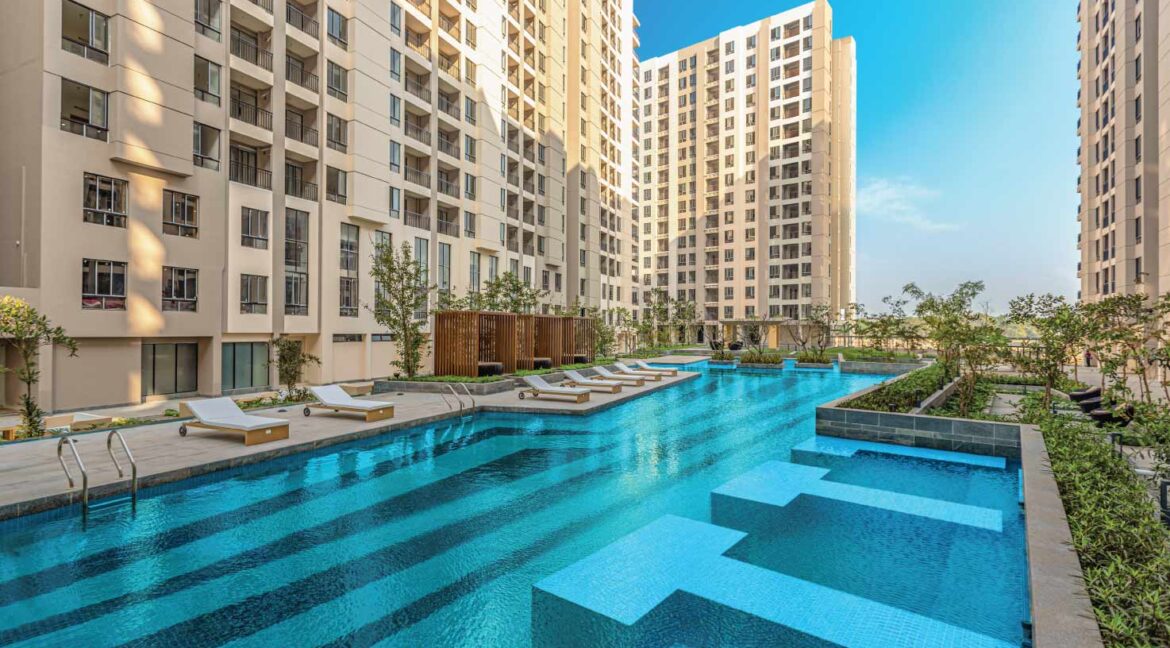 Swimming Pool & Deck